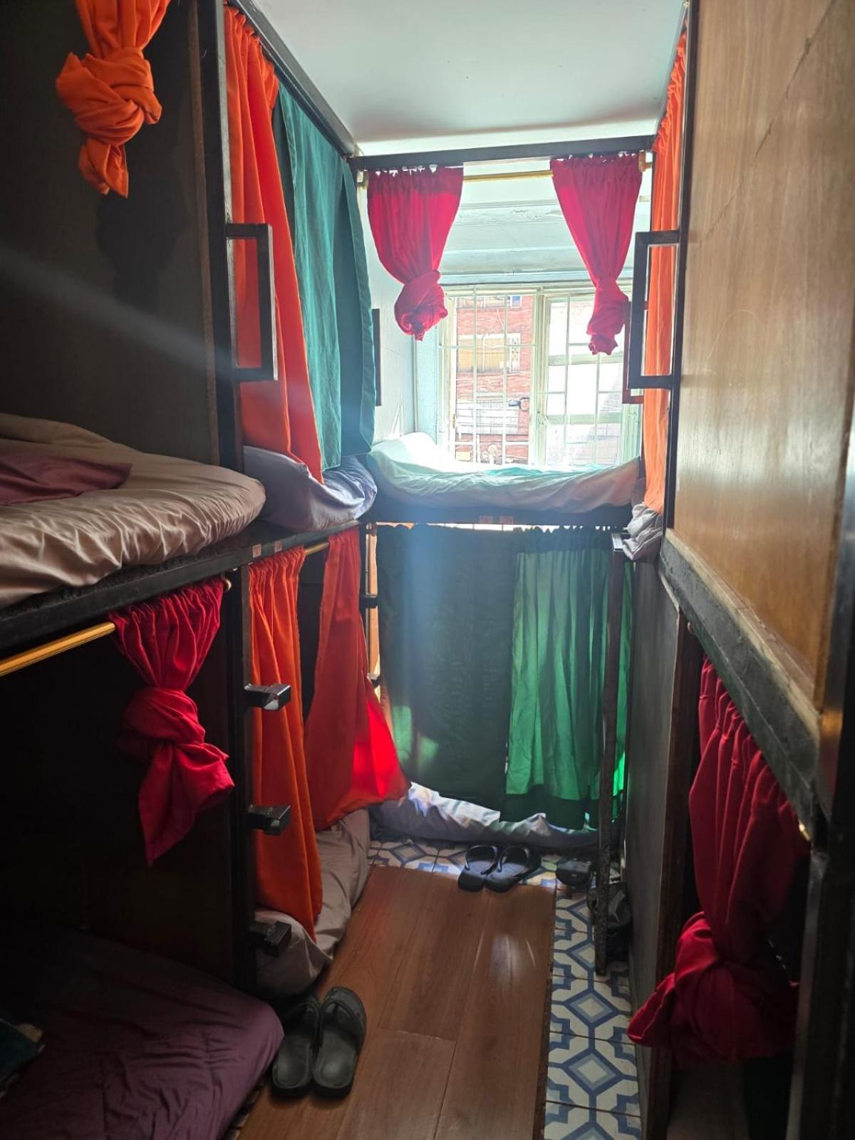 בוגוטה Portelli Hostal Zona G- Para Extranjeros מראה חיצוני תמונה
